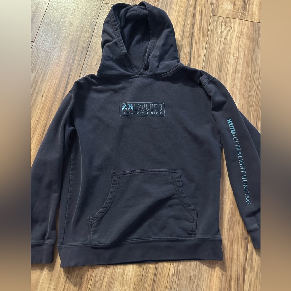 Kuiu Boys sweatshirt. Size Large